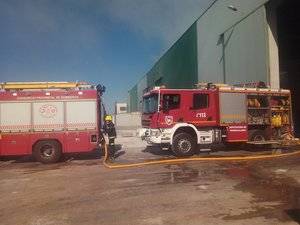Evacuados los trabajadores de una nave incendiada en el polígono de Chiloeches