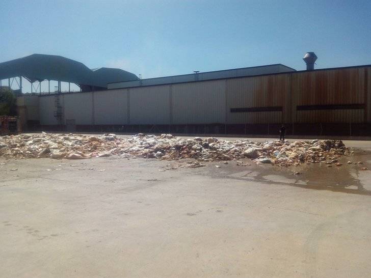 Evacuados los trabajadores de una nave incendiada en el polígono de Chiloeches