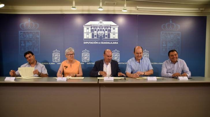 Latre firma convenios de colaboración con Cruz Roja, ACCEM y COCEMFE para ayudar a los más necesitados