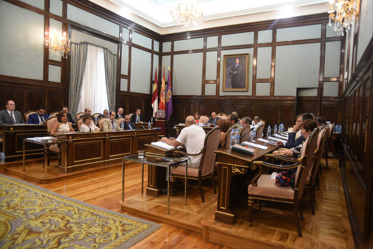 La Diputación pide a la Junta la adquisición de un nuevo equipo de resonancia magnética para el Hospital