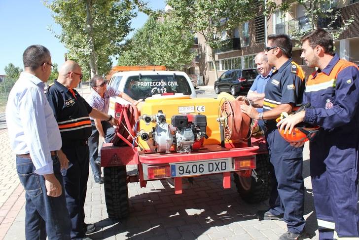 Yebes entrega una cuba cisterna de 1.000 litros de capacidad a la agrupación de Protección Civil