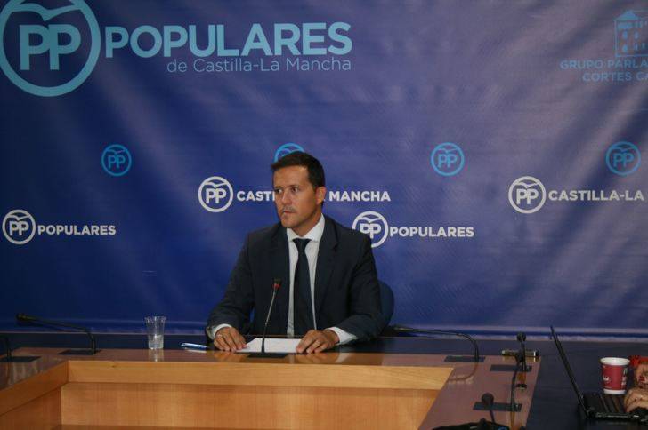 Velázquez denuncia que Page engaña sistemáticamente a los profesionales de la Educación de Castilla-La Mancha