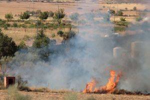 Alerta empresarial sobre el "grave riesgo" que suponen los residuos quemados en el incendio de Chiloeches