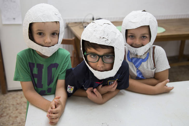 Una treintena de niños se divierten y aprenden en el campamento de inglés de Trillo