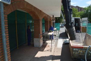 Azuqueca refuerza el balcón consistorial para mejorar la seguridad durante las fiestas