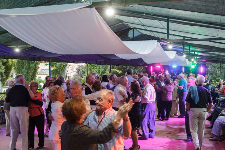 Gran animación y participación en la primera verbena de jubilados de estas Ferias