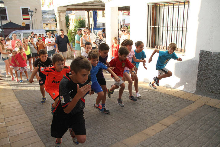 Emoción, participación y buen ambiente, notas dominantes de las fiestas de Pareja 2016