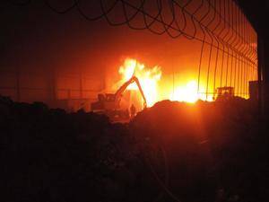 Extinguido el fuego en la nave de tratamiento de pasta de pan de Chiloeches