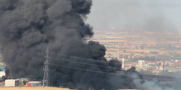 Denuncian que ya han tenido lugar los primeros problemas de salud en vecinos por el incendio de Chiloeches