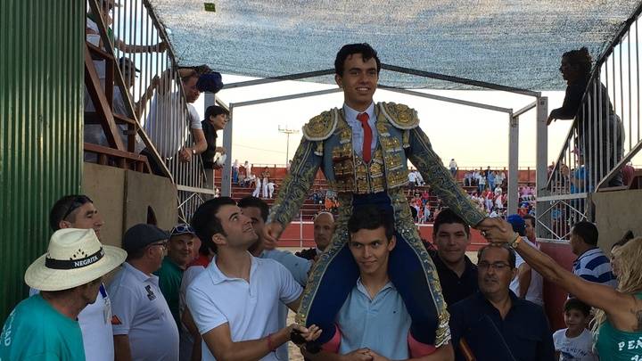 Juan de Castilla sale a hombros en Azuqueca