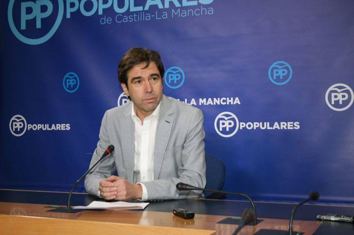 Robisco lamenta que con Page se cierren colegios públicos y haya menos profesores y más barracones