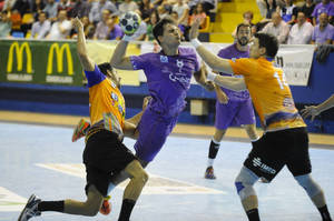 BM Guadalajara sobrevive a las lesiones ganando al BM Benidorm