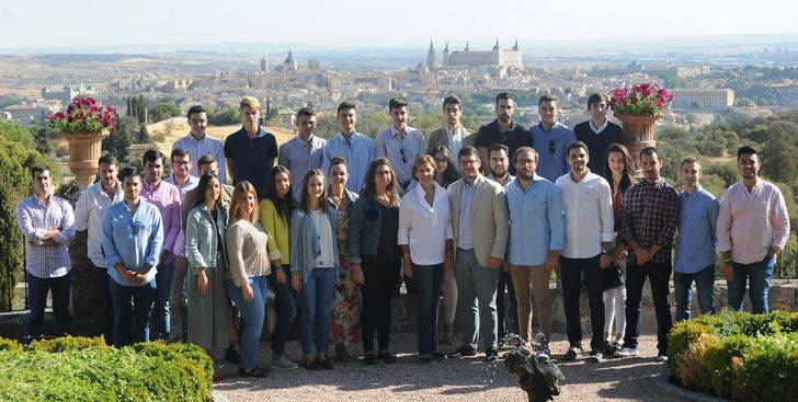 Cospedal con los jóvenes : Moderación, confianza y trabajo por el futuro de España. Eso es nuestro partido