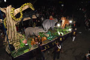 La peña El Pendón, ganadora del Desfile de Carrozas de Azuqueca con 'El libro de la selva'