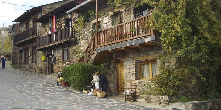 Valverde de los Arroyos celebra el Día de los Pueblos más bonitos de España