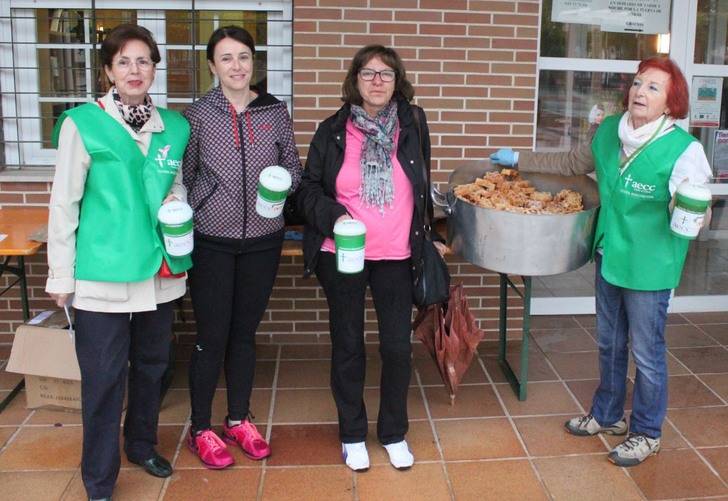 Las Mujeres de Cabanillas colaboran con la AECC en el Día contra el Cáncer de Mama