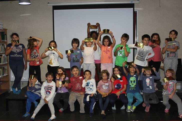 Una noche mágica de cuentos, juegos y diversión en la biblioteca de Valdeluz con Matilda y Willy Wonka