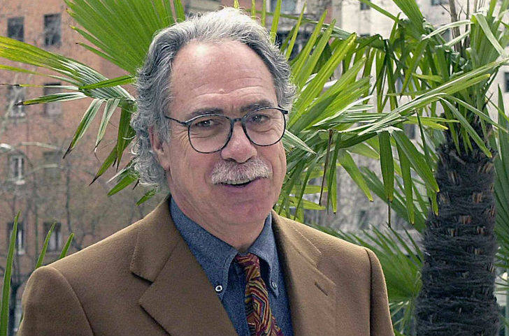 Camilo José Cela Conde, premio Su peso en Miel