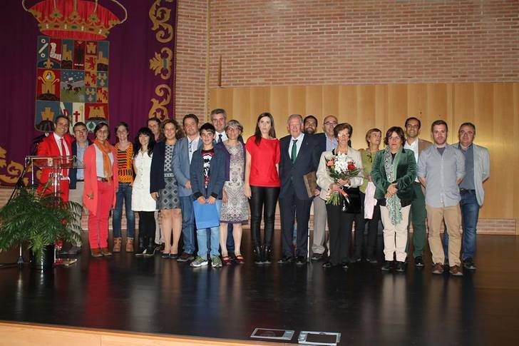 Más de 200 personas participan en la Gala Benéfica de La Camada