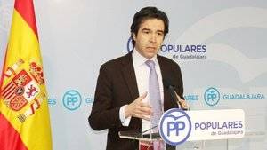 El PP denuncia la caída del techo de un aula en el colegio 