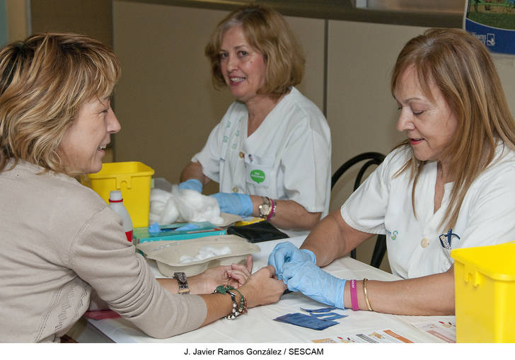 El Hospital y el Centro de Salud Guadalajara-Sur han acogido este lunes actividades para la detección de la diabetes entre sus usuarios