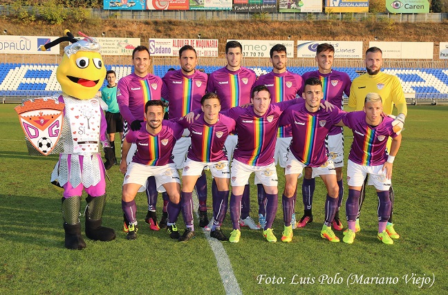 Colmenín se fotografía con la afición en el nuevo photocall deportivista