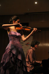 Tormenta de sentimientos en forma de música de violín y piano en el Centro Cultural Ibercaja 