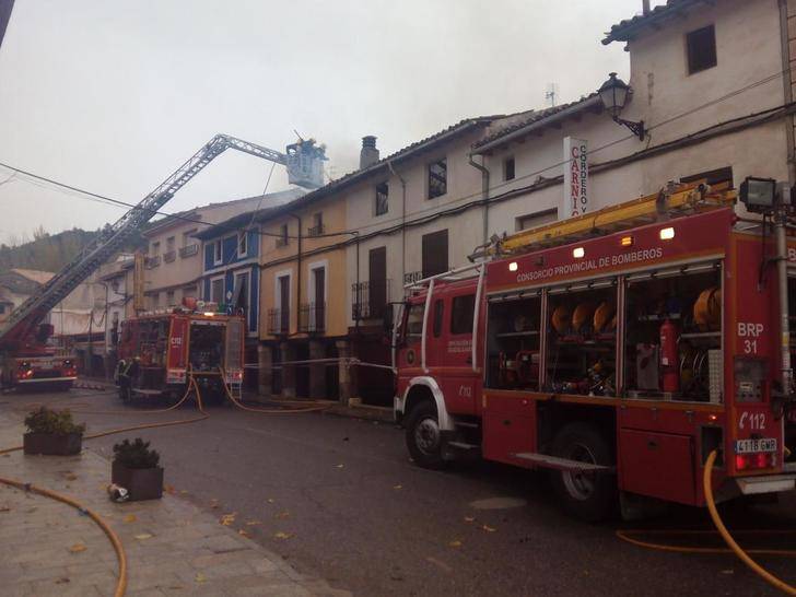 Evacuada una mujer tras producirse un incendio en Tendilla