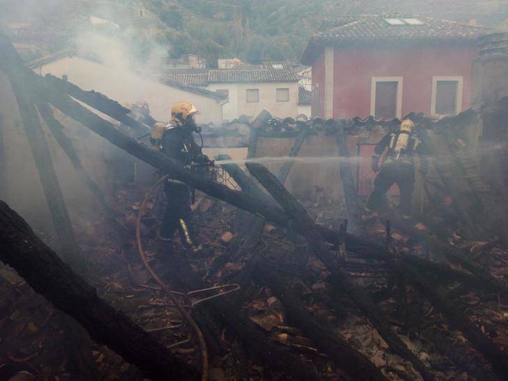 Evacuada una mujer tras producirse un incendio en Tendilla