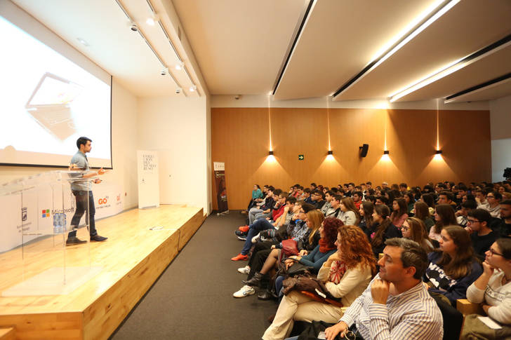 El uso de la tecnología es una ventaja competitiva en el mercado laboral