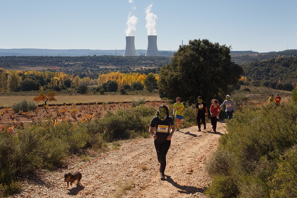 Greenpeace llena las calles de Gárgoles de Abajo de zombis nucleares en la víspera de Halloween