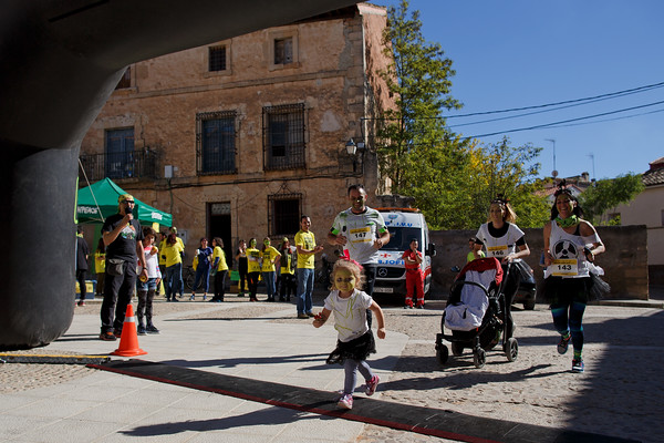 Greenpeace llena las calles de Gárgoles de Abajo de zombis nucleares en la víspera de Halloween