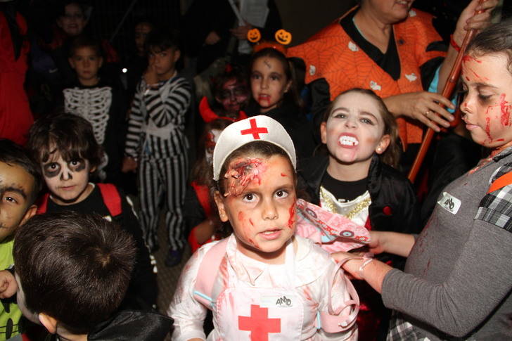 Los niños de Quer lo pasan de miedo con la yincana terrorífica