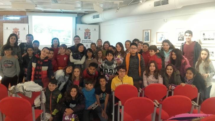 Escolares del Colegio "Badiel" participan en una lectura comentada del "Viaje a la Alcarria en familia" 