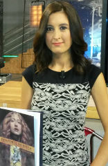 María Lara presenta su nueva publicación Pasaporte de bruja