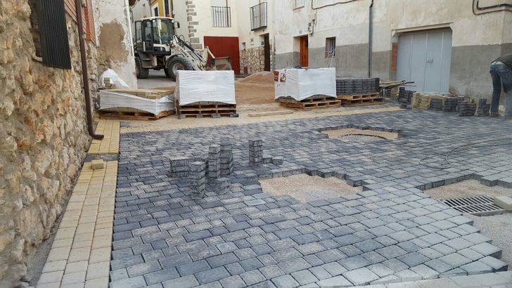 El Ayuntamiento de Pareja adoquina las calles de San Juan, del Coso y la Travesía del Coso