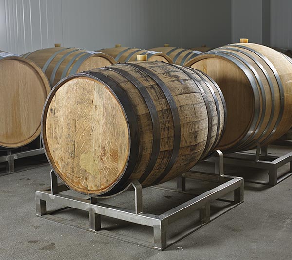 Mahou se lanza al mercado de cervezas envejecidas en barrica de roble