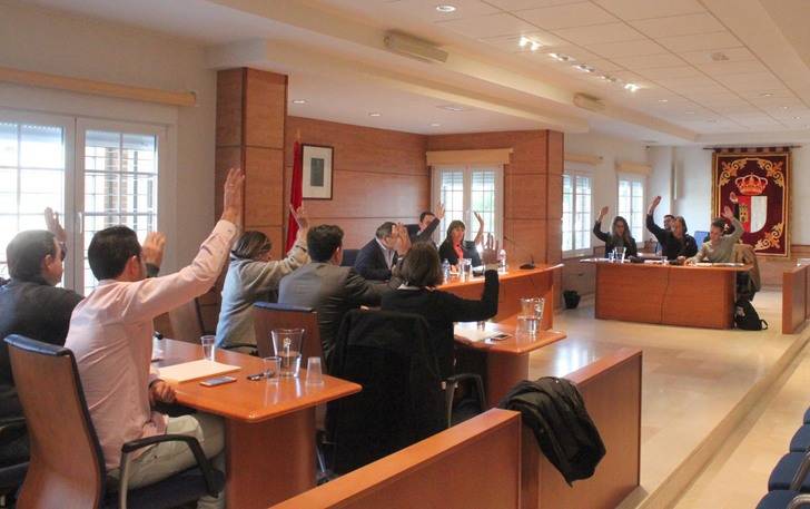 Los grupos municipales de Cabanillas pactan una moción institucional para pedir mejoras en el transporte interurbano del Plan Astra