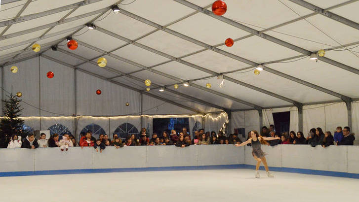 Ya está abierta la pista de hielo de Azuqueca