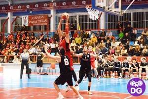 Victoria muy sufrida del Isover Basket Azuqueca frente al Uros de Rivas