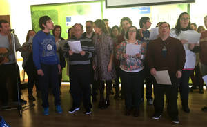 "Volvemos a pedir, una vez más, el cese de la consejera de Bienestar Social. Basta ya de buenos gestos y sonrisas"