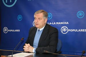 Cañizares recuerda que Cospedal abrió y pagó 13 centros de salud y 13 quirófanos, a pesar de que Page quería cerrar hospitales cuando Zapatero tenía intervenida la región