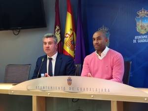 Alfonso Esteban: El alcalde de Guadalajara está siendo objeto de un ataque personal brutal por parte de la oposición. Es una indecencia