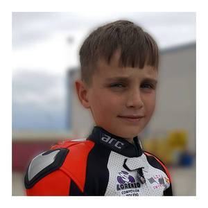 Un niño de Cabanillas brilla como piloto de motos a nivel nacional