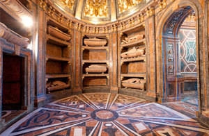 Diego Hurtado de Mendoza, detalle monumental durante el mes de enero