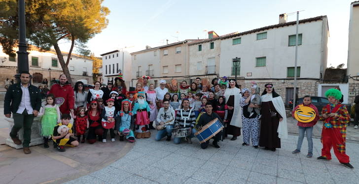 El pasacalles de carnaval volvió a la villa de Almonacid de Zorita