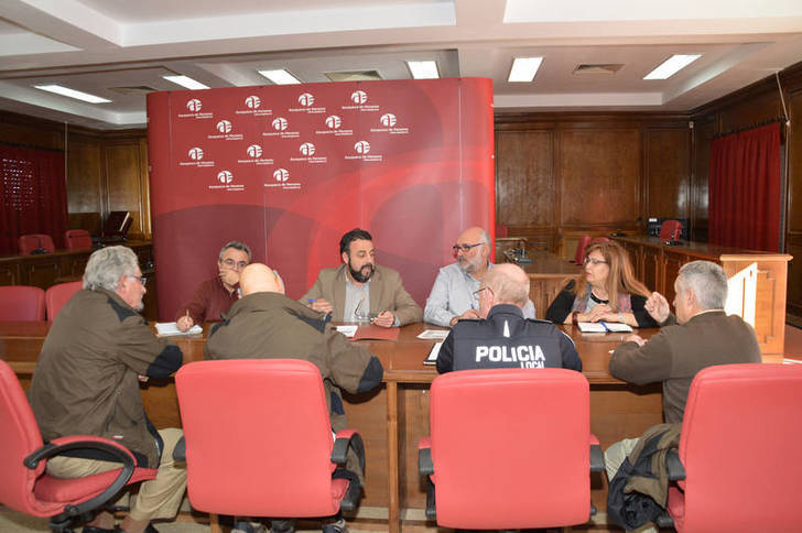 Un momento de la reunión presidida por el alcalde para abordar los detalles del dispositivo. Fotografía: Álvaro Díaz Villamil/ Ayuntamiento de Azuqueca de Henares
