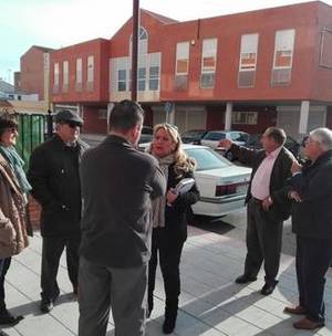 Vecinos de Azuqueca reclaman que el alcalde subsane las carencias que dificultan la vida cotidiana en los barrios
