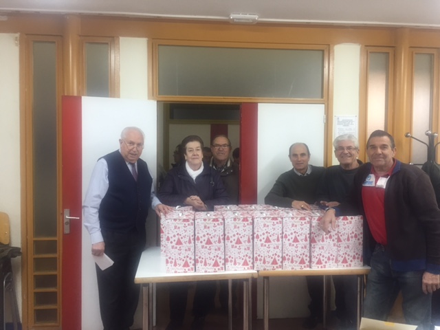 La Asociación de Pensionistas por Enfermedad e Invalidez de Guadalajara entrega 300 cestas navideñas a familias con menos recursos