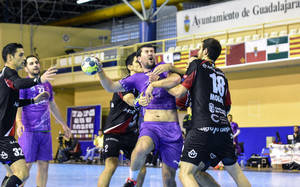 El Quabit no baja los brazos ante Naturhouse (27-33)